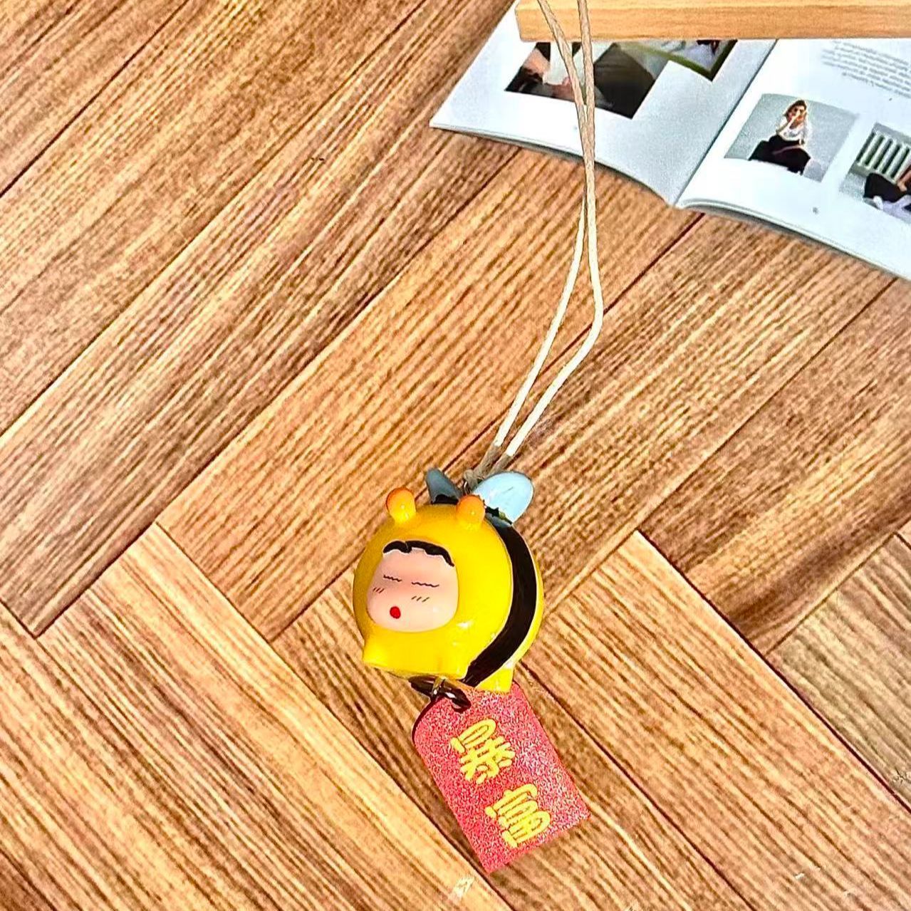 Figurka Crayon Shin-chan Bee C – Car Accessories For Inside recenzja i cena